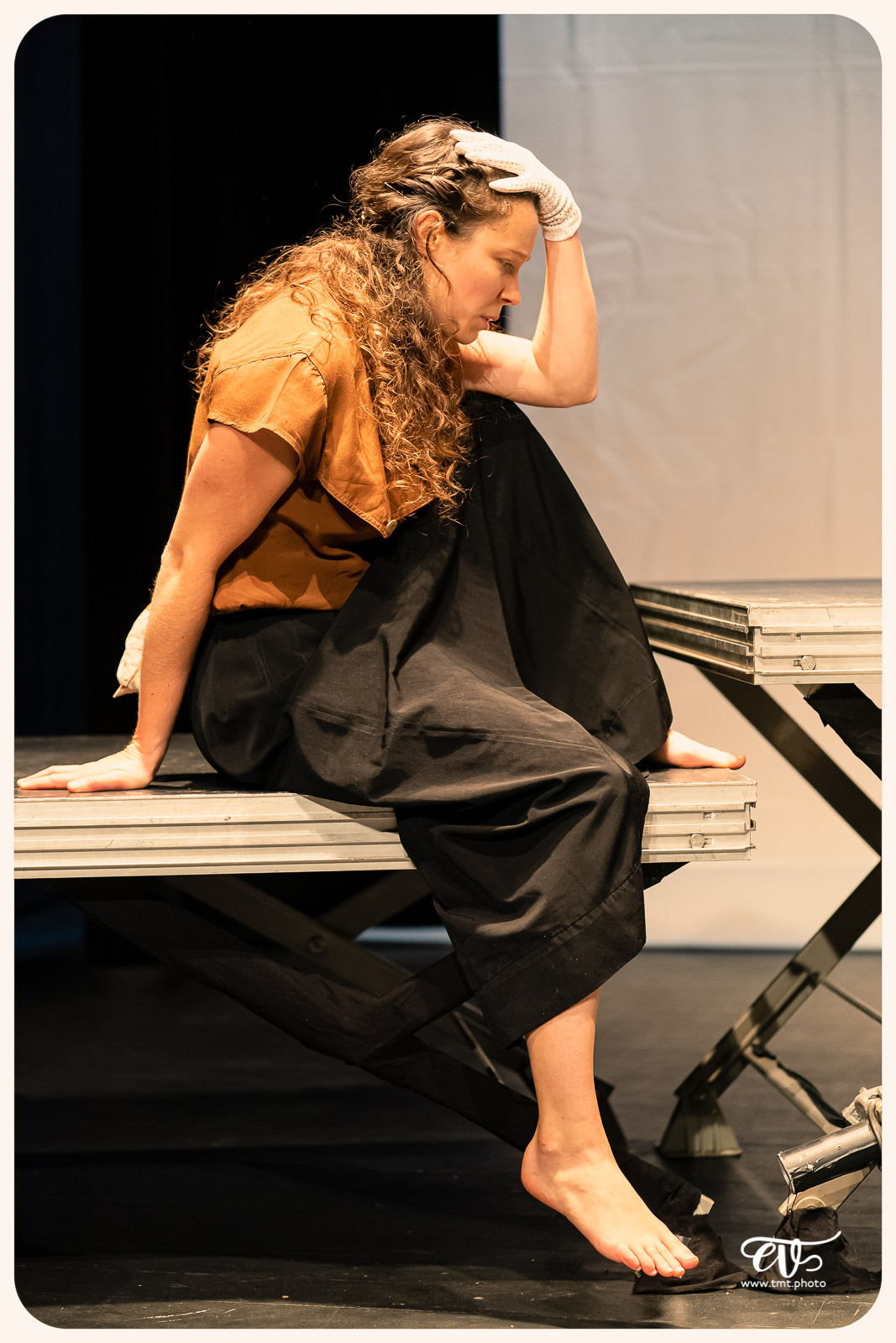 LA MESNIE H. - UN JOUR D'ÉTÉ